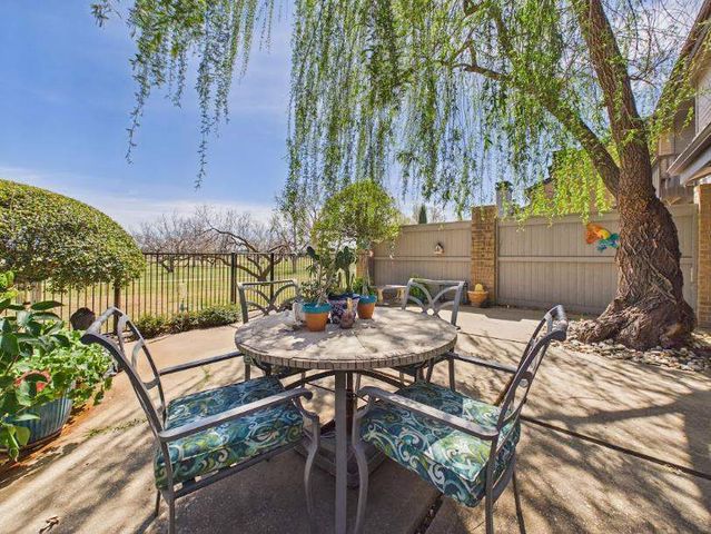 439 NW Chimney Creek Dr, Lawton, OK 73505