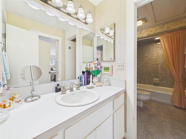 439 NW Chimney Creek Dr, Lawton, OK 73505