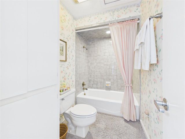 439 NW Chimney Creek Dr, Lawton, OK 73505