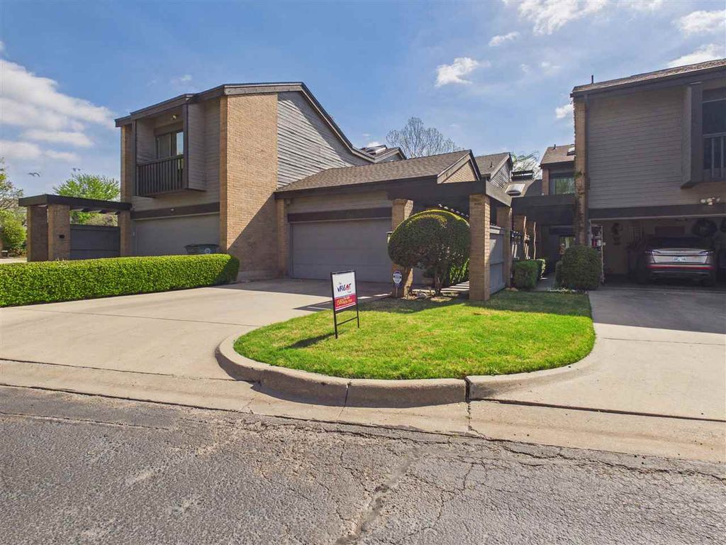 439 NW Chimney Creek Dr, Lawton, OK 73505