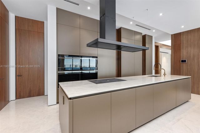 11404 N Bayshore Dr, North Miami, FL 33181