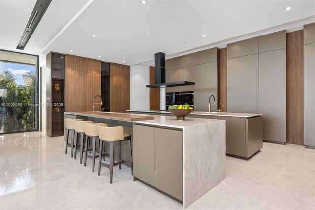 11404 N Bayshore Dr, North Miami, FL 33181