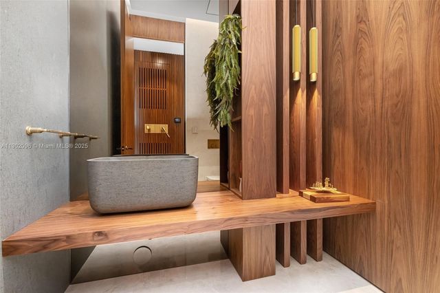 11404 N Bayshore Dr, North Miami, FL 33181