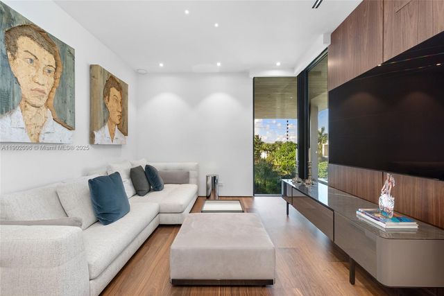 11404 N Bayshore Dr, North Miami, FL 33181