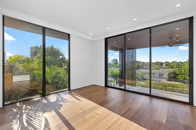 11404 N Bayshore Dr, North Miami, FL 33181