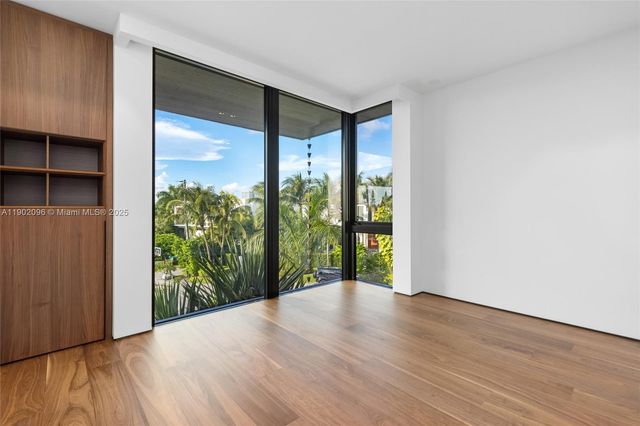 11404 N Bayshore Dr, North Miami, FL 33181