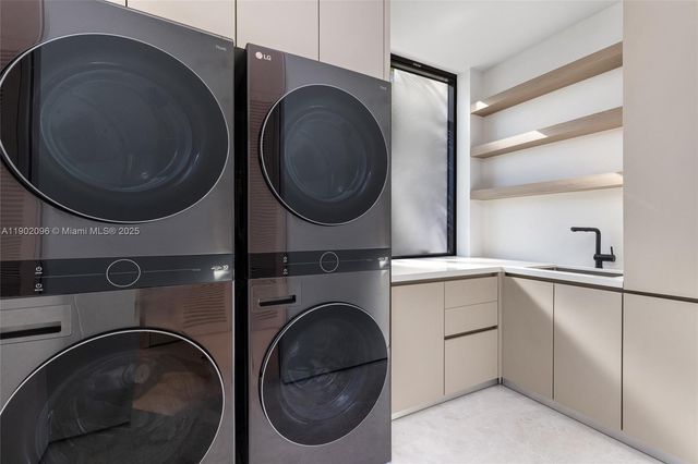 11404 N Bayshore Dr, North Miami, FL 33181