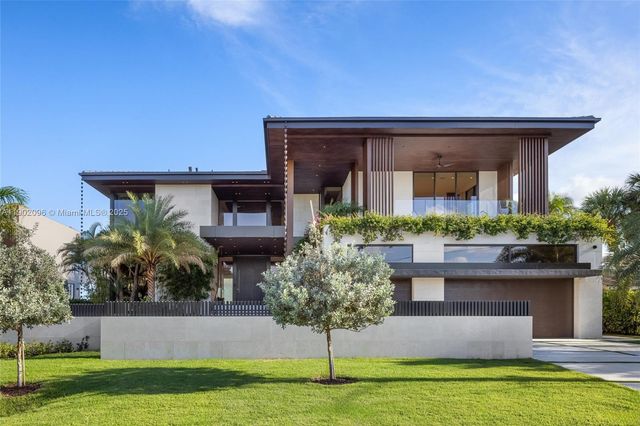 11404 N Bayshore Dr, North Miami, FL 33181