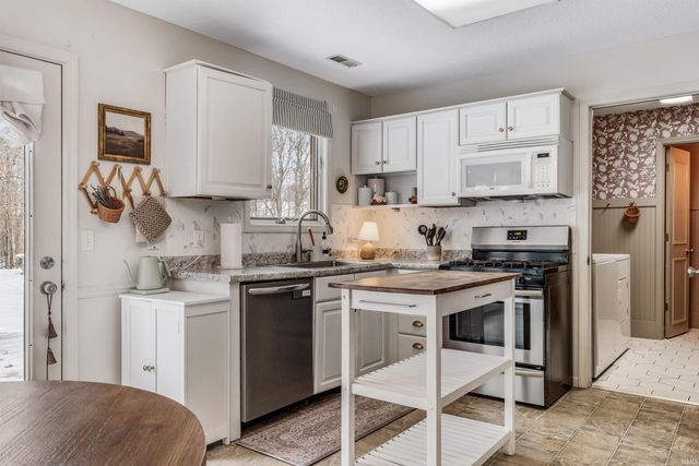 1007 Woodland Springs Place, Fort Wayne, IN 46825