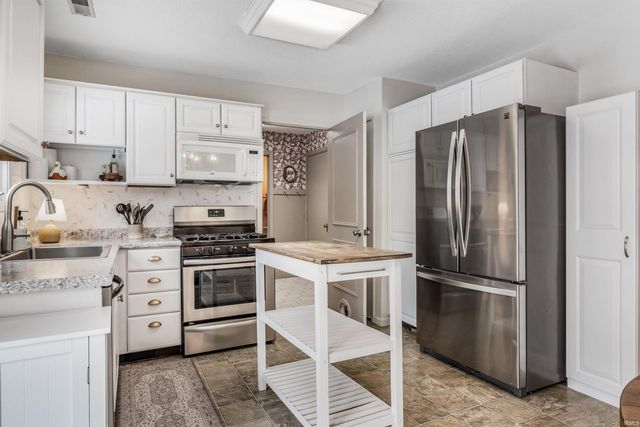 1007 Woodland Springs Place, Fort Wayne, IN 46825