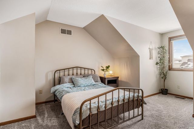 1007 Woodland Springs Place, Fort Wayne, IN 46825