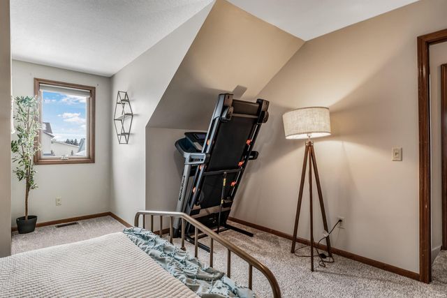 1007 Woodland Springs Place, Fort Wayne, IN 46825