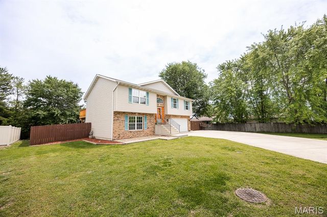 1156 Windshire Drive, Mascoutah, IL 62258