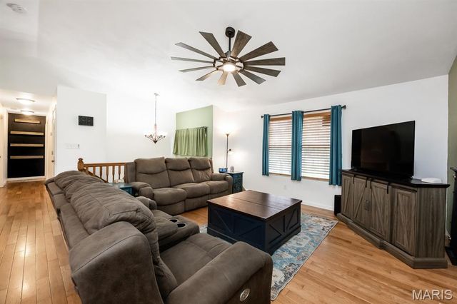 1156 Windshire Drive, Mascoutah, IL 62258