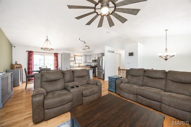 1156 Windshire Drive, Mascoutah, IL 62258