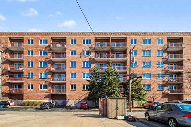 1327 E Washington Street 309, Des Plaines, IL 60016