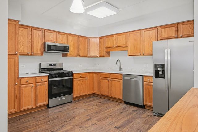 1327 E Washington Street 309, Des Plaines, IL 60016