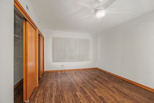 1327 E Washington Street 309, Des Plaines, IL 60016