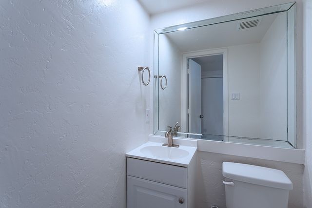 7450 Holly Hill Drive 105, Dallas, TX 75231