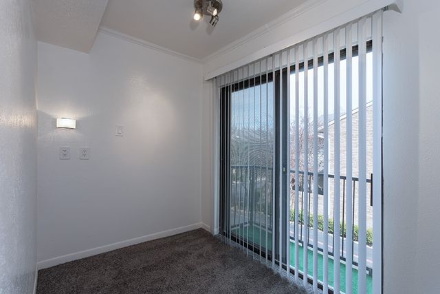 7450 Holly Hill Drive 105, Dallas, TX 75231