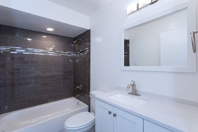 7450 Holly Hill Drive 105, Dallas, TX 75231