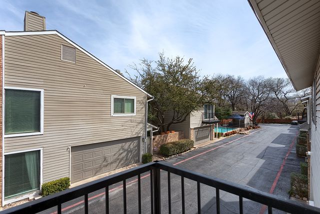 7450 Holly Hill Drive 105, Dallas, TX 75231