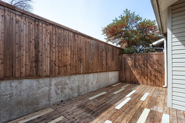 7450 Holly Hill Drive 105, Dallas, TX 75231