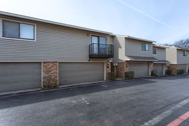 7450 Holly Hill Drive 105, Dallas, TX 75231