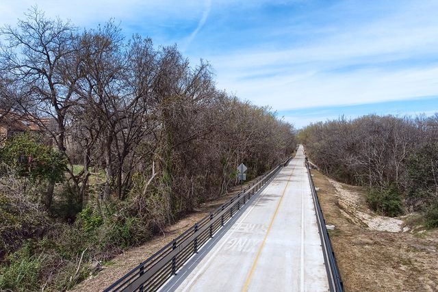 7450 Holly Hill Drive 105, Dallas, TX 75231