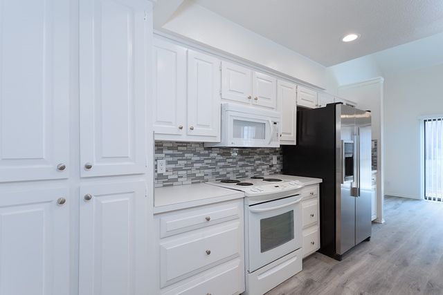 7450 Holly Hill Drive 105, Dallas, TX 75231