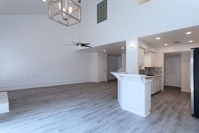 7450 Holly Hill Drive 105, Dallas, TX 75231