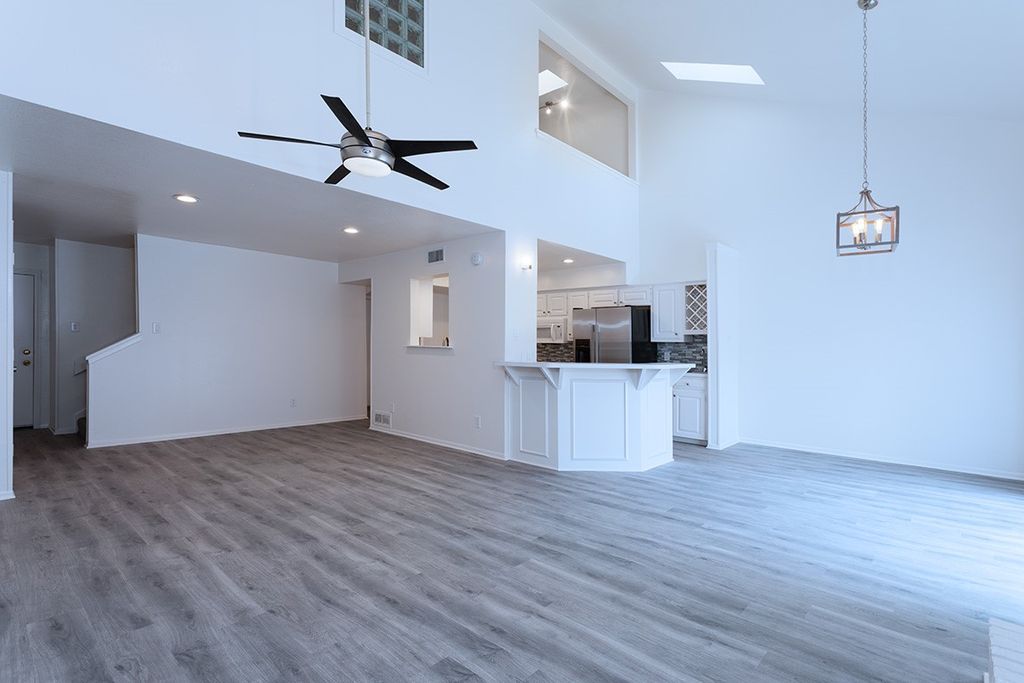 7450 Holly Hill Drive 105, Dallas, TX 75231