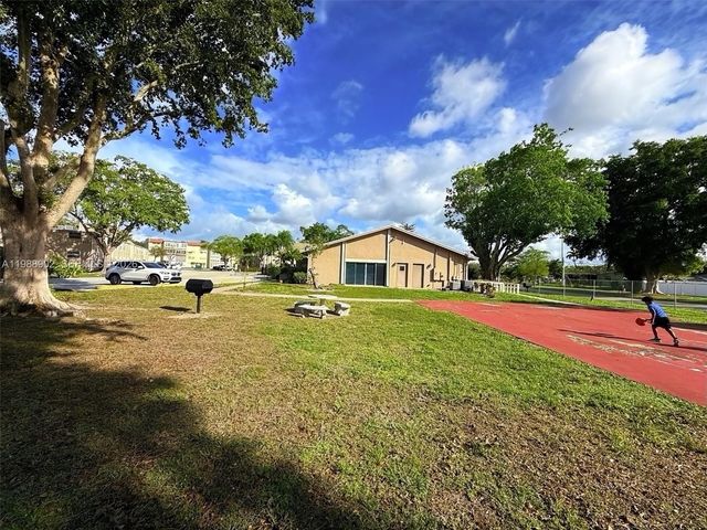 1040 NW 80th Ave 203, Margate, FL 33063