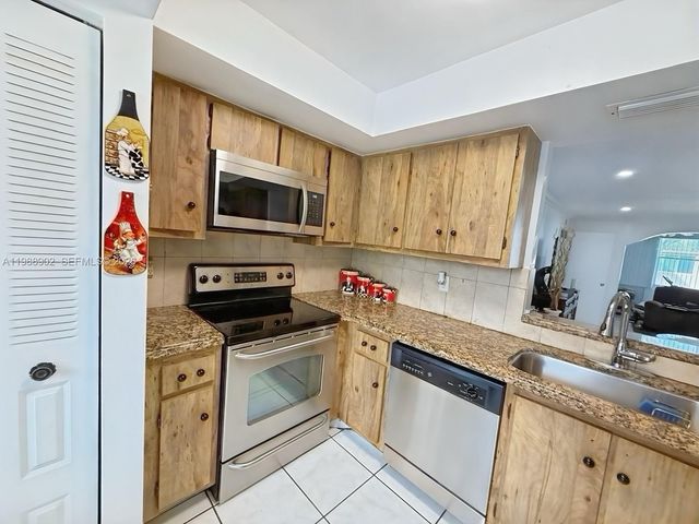 1040 NW 80th Ave 203, Margate, FL 33063