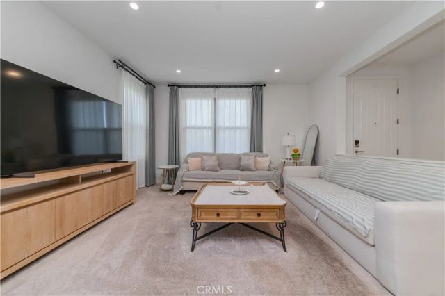 118 Newburry, Irvine, CA 92618