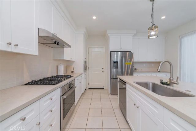 118 Newburry, Irvine, CA 92618