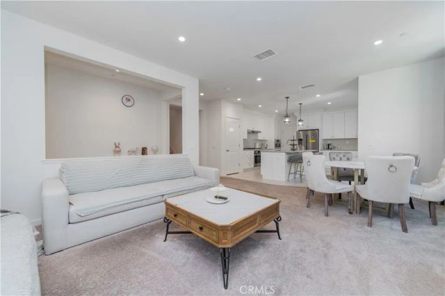 118 Newburry, Irvine, CA 92618
