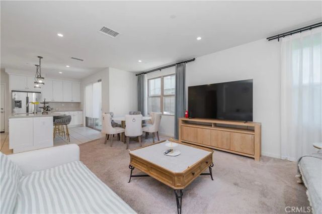 118 Newburry, Irvine, CA 92618