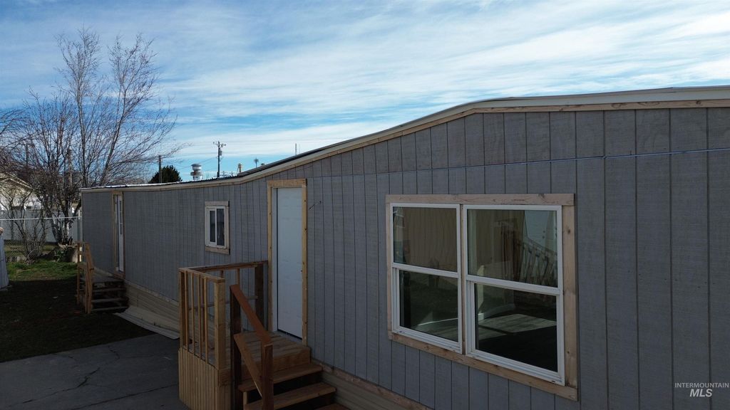 308 W Ave G, Wendell, ID 83355 photo 2