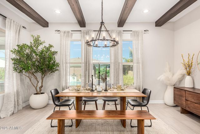 2570 E THORNTON Court, Gilbert, AZ 85297