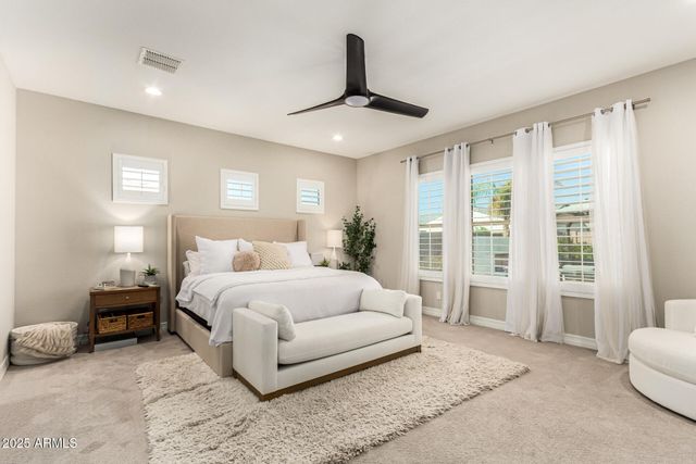 2570 E THORNTON Court, Gilbert, AZ 85297