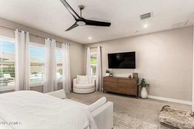 2570 E THORNTON Court, Gilbert, AZ 85297