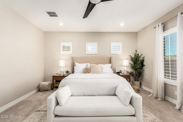 2570 E THORNTON Court, Gilbert, AZ 85297