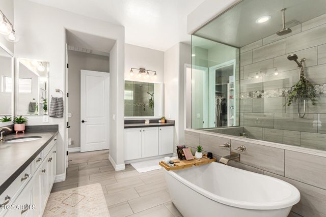 2570 E THORNTON Court, Gilbert, AZ 85297