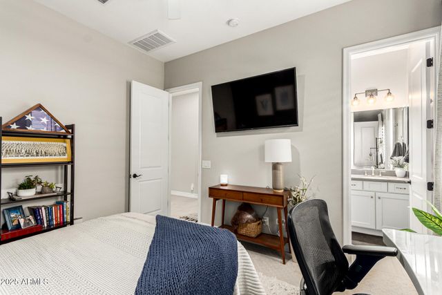 2570 E THORNTON Court, Gilbert, AZ 85297