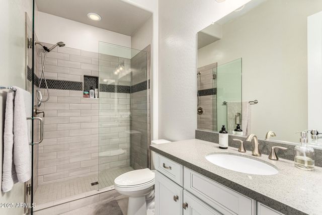 2570 E THORNTON Court, Gilbert, AZ 85297