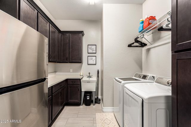 2570 E THORNTON Court, Gilbert, AZ 85297