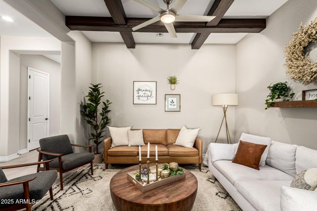 2570 E THORNTON Court, Gilbert, AZ 85297