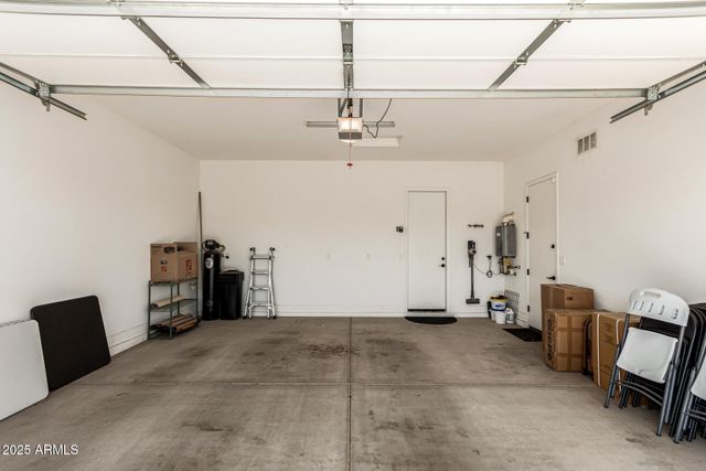 2570 E THORNTON Court, Gilbert, AZ 85297