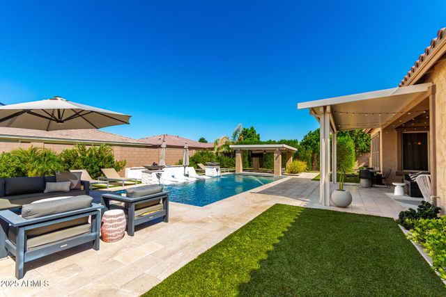 2570 E THORNTON Court, Gilbert, AZ 85297